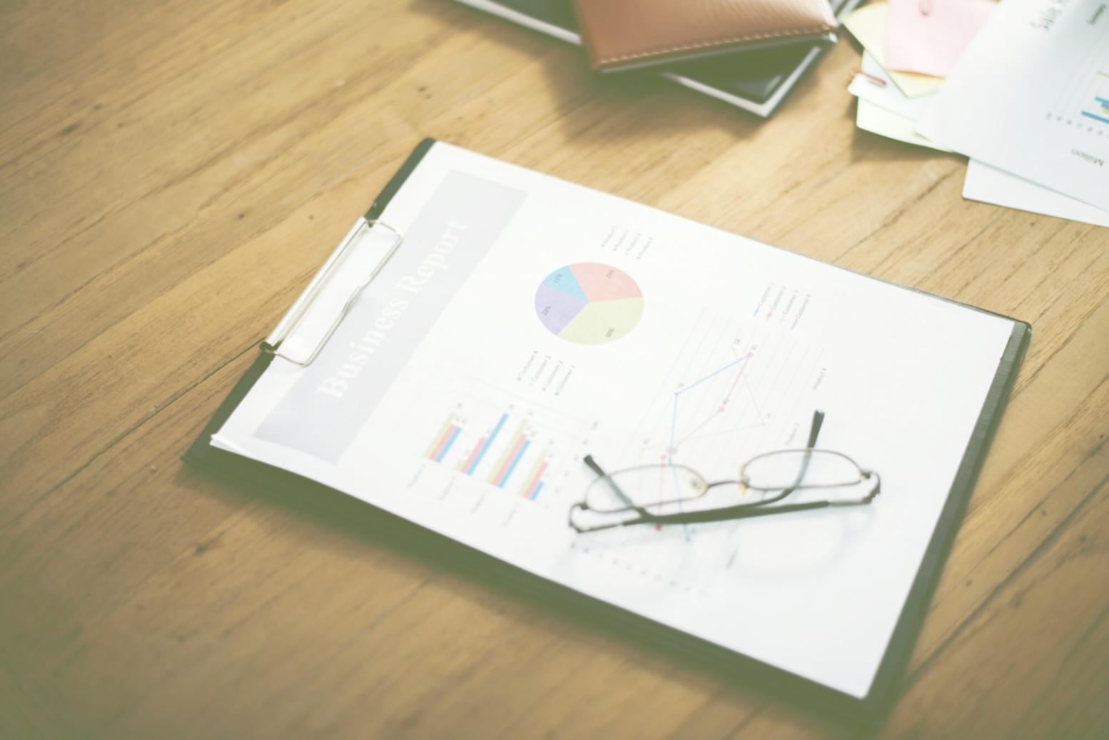 Strukturierte Lernumgebung mit praktischen Übungen und Werkzeugen